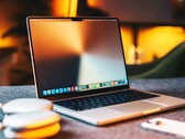 El MacBook Pro M6 podría tener un agujero perforado en lugar de una muesca (Fuente de la imagen: Jaime Marrero)