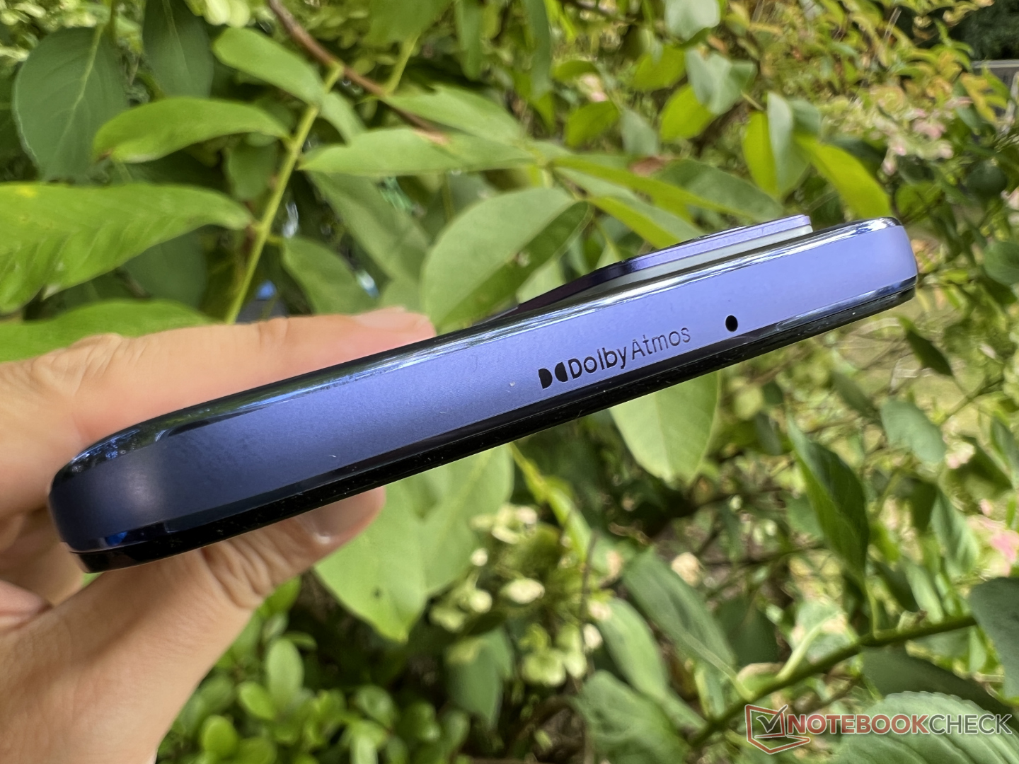 El Motorola Edge 30 Neo llega con un aspecto colorido y especificaciones de  gama media -  News