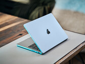 Los MacBook Pro obtendrán la tecnología de pantalla OLED en tándem del iPad Pro ya en 2026, lo que permitirá diseños más delgados. (Fuente: Notebookcheck)