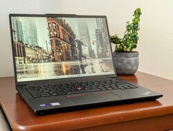 El ThinkPad E14 G6 es un portátil de oficina asequible muy bueno