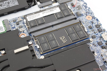 2 ranuras SODIMM DDR5 accesibles