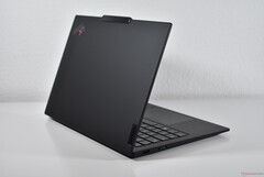 Ahora con touchpad háptico Sensel: El Lenovo ThinkPad X1 Carbon Gen 13 recibe la opción de personalización (fuente de la imagen: Benjamin Herzig/Notebookcheck)