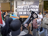 Apple iPhone 16: Durante el lanzamiento se produjeron protestas en todo el mundo, y Londres destacó las violaciones de los derechos humanos en el Congo y Gaza (Fuente de la imagen: Youtube / Oinat)