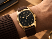 El reloj Timex Marlin Tonneau TW2Y84500IK cuenta con una caja en tono dorado