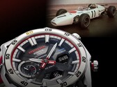 En la imagen, cartel promocional oficial de la Casio Edifice ECB-2300HR-1A junto a la Honda RA272.