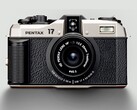 La Pentax 17 es la cámara para los entusiastas de la película, siempre que puedan adaptarse al formato vertical de medio fotograma (Fuente de la imagen: Ricoh)