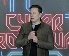 Elon Musk se burla de tres nuevos Teslas en la reunión anual de accionistas de Tesla. (Fuente: Tesla vía YouTube)