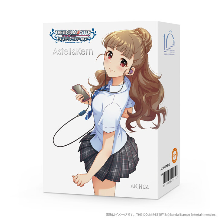 Nao Kamiya adorna el embalaje de edición limitada del DAC USB AK HC4 Idolmaster Cinderella Girls Edition. (Fuente de la imagen: Bandai Namco)