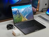 El próximo MacBook Pro con pantalla OLED podría ser considerablemente más ligero, pero algunos fans temen que se sacrifique la duración de la batería, la refrigeración y los puertos.