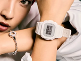 En la foto: el nuevo Casio G-Shock DW-5600WW-7PR en la muñeca de Kyoka.