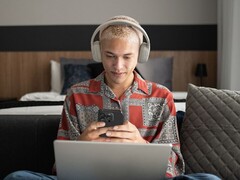 Los SoundForm Surround son unos nuevos auriculares sobre la oreja (Fuente de la imagen: Belkin)