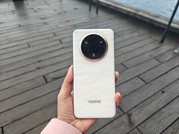 El Realme 14 Pro+ en imágenes prácticas filtradas... (Fuente: Digital Chat Station vía Weibo)