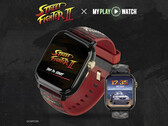 Reloj para videojuegos Street Fighter II: My Play Watch con correa roja, detalles con acabado dorado y una segunda pantalla de reloj, sobre un fondo oscuro texturizado.