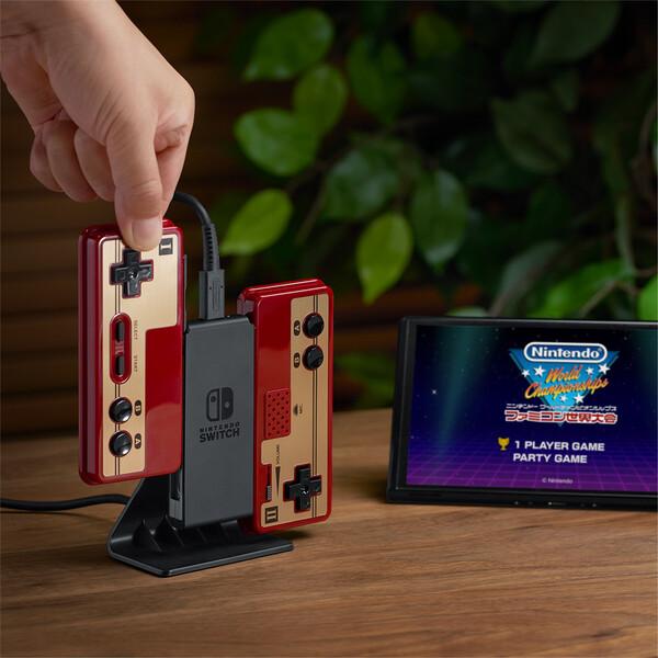 El soporte de carga Joy-Con también puede cargar mandos NES. (Fuente de la imagen: Nintendo)