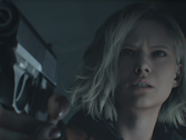 Una captura de pantalla de la protagonista de Resident Evil Reqiuem, Grace Ashcroft, sosteniendo una pistola