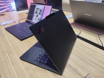 Lenovo ThinkPad X1 Carbon Gen 13 Aura Edition (fuente de la imagen: Benjamin Herzig)