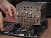 El AMD Ryzen 9 9950X es una bestial CPU Zen 5 de 16 núcleos, cuya refrigeración no es tarea fácil. (Fuente de la imagen: Bilibili)