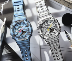 La serie Manga GA-2100MNG de Casio presenta dos relojes, uno en color azul y otro en blanco. (Fuente de la imagen: Casio)