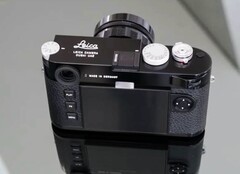 Se rumorea que la M11 de Leica se lanzará en una edición limitada con botones plateados (Fuente de la imagen: LeicaRumors)