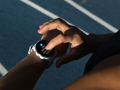 La funcionalidad de la pantalla táctil debería respetarse ahora en varios smartwatches Forerunner. (Fuente de la imagen: Garmin)