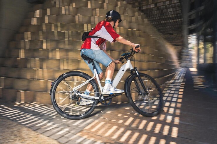 La bicicleta eléctrica de cuadro bajo Decathlon Rockrider E-ACTV 100. (Fuente de la imagen: Decathlon)