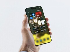 iOS 18 permite por fin a los usuarios personalizar el Centro de control. (Fuente de la imagen: Apple)