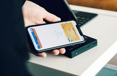 Apple abre por fin el chip NFC del iPhone a las aplicaciones de terceros. (Fuente de la imagen: CardMapr.nl)