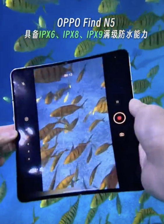 El Oppo Find N5 admite la grabación de vídeo bajo el agua. (Fuente de la imagen: Weibo)