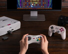 8BitDo ha decidido celebrar el 30 aniversario de la Sega Saturn con dos nuevos productos. (Fuente de la imagen: 8BitDo)