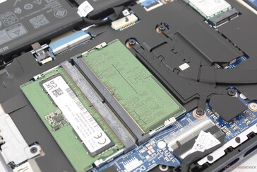 2 ranuras SODIMM accesibles. Podemos notar un ligero ruido electrónico en nuestra unidad de prueba