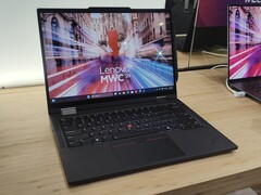 Práctico: De pequeño a grande: Lenovo lanza el primer ThinkPad T con funciones de lápiz y tableta y, a cambio, lanza el X13 2 en 1 (imagen: ThinkPad T14s 2 en 1 Gen 1, fuente de la imagen: Benjamin Herzig/Notebookcheck.com)