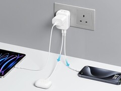 El nuevo adaptador de viaje de Anker sucede a modelos anteriores como el adaptador de enchufe internacional (arriba). (Fuente de la imagen: Anker)