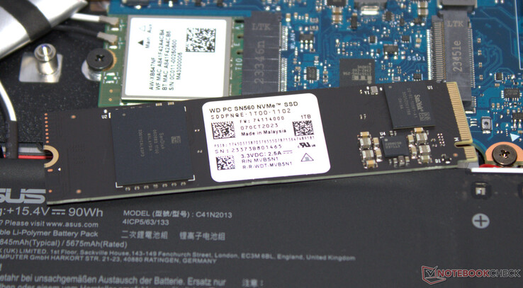 Una unidad SSD PCIe 4 sirve como unidad del sistema.