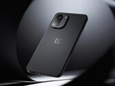 El OnePlus 15R saldrá a la venta el 17 de diciembre. En la imagen: el colorway negro del teléfono Snapdragon 8 Gen 5. (Fuente de la imagen: OnePlus)
