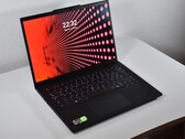 OLED se come la duración de la batería: Análisis del portátil Lenovo ThinkPad P14s Gen 5 AMD