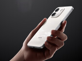 El Note 17 Pro Max también es compatible con la carga rápida de 100 W. En la imagen: una fotografía promocional en la que se muestra la parte trasera del teléfono.