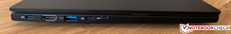 Izquierda: USB-C 3.2 Gen 2 (10 GBit/s, DisplayPort ALT modo 1.4a, Power Delivery), HDMI 2.0, USB-A 3.2 Gen 1 (5 GBit/s), USB-C 3.2 Gen 2 (10 GBit/s, DisplayPort ALT modo 1.4a)