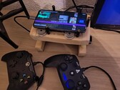 El Google Pixel 8 transformado en un dock emulador de consolas