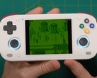 Retroid ha confirmado ahora que no puede solucionar los problemas de visualización de la Pocket Mini. (Fuente de la imagen: Retro Game Corps - editado)