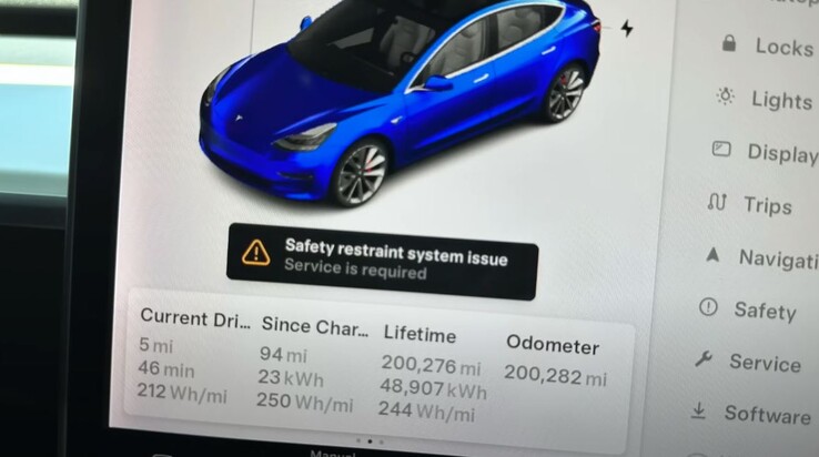 El Tesla Model 3 Performance 2018 de Lawrence ha recorrido más de 200.000 millas con una eficiencia de 244 Wh/millas. (Fuente de la imagen: Tesla Joy vía YouTube)