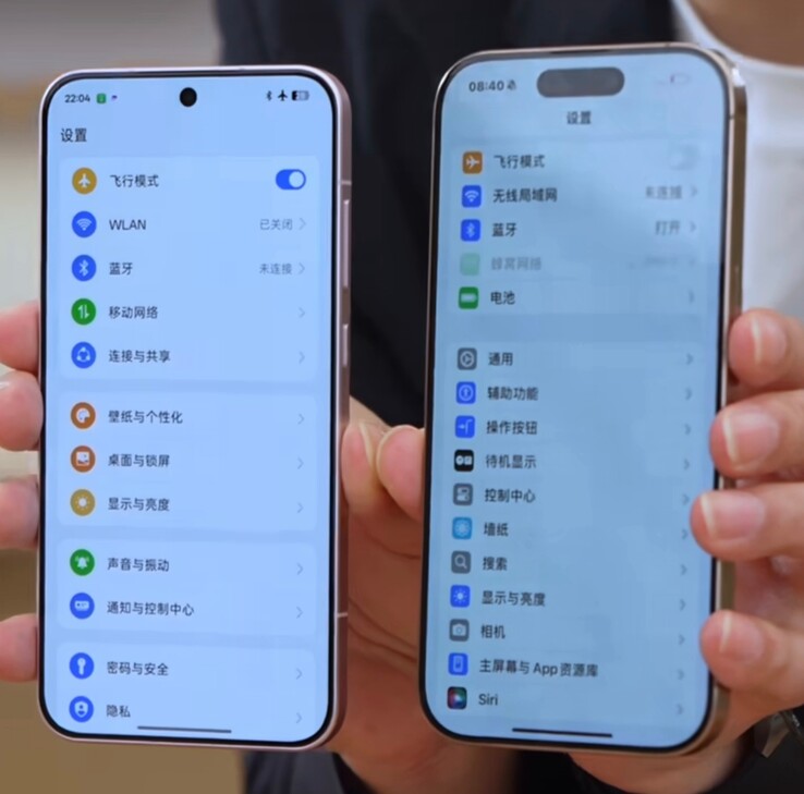 El "Oppo Find X8s" junto a un iPhone (derecha). (Fuente: Digital Chat Station vía Weibo)