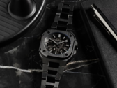 El Bell & Ross BR-05 Esqueleto Cerámico Fantasma (en la imagen) funciona con el calibre BR-CAL.322-1, con una reserva de marcha de 54 horas. (Fuente de la imagen: Bell & Ross)
