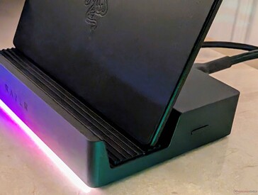 Razer Handheld Dock Chroma (fuente de la imagen: Notebookcheck)