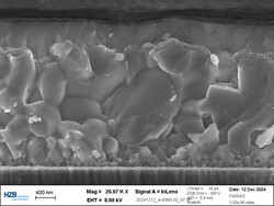 Las distintas capas sólo son visibles con un microscopio electrónico de barrido. (Fuente de la imagen: G. Farias Basulto/HZB)