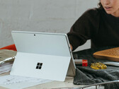 Microsoft dará el pistoletazo de salida a 2025 con nuevos lanzamientos de Surface Laptop y Surface Pro basados en x86. (Fuente de la imagen: Microsoft)