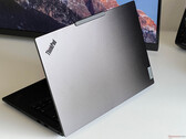 Análisis del portátil Lenovo ThinkPad P14s G5: la estación de trabajo móvil ahora con una RTX 500 Ada y un panel IPS 3K