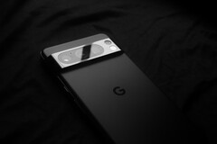 El Pixel 8 Pro es uno de los tres dispositivos de Google que pueden medir la temperatura de la piel. (Fuente de la imagen: Samuel Angor - Unsplash)