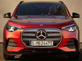 El nuevo Mercedes GLA se lanza al mercado como vehículo eléctrico con tecnología de 800 voltios, pero para recargarlo en estaciones de recarga rápida de 400 voltios se requiere un amplificador de corriente continua opcional.