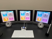 Una imagen de la configuración completa iPod Nano/3-monitores.