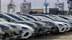 Los puertos europeos están atascados de coches chinos (imagen: RTL NL)